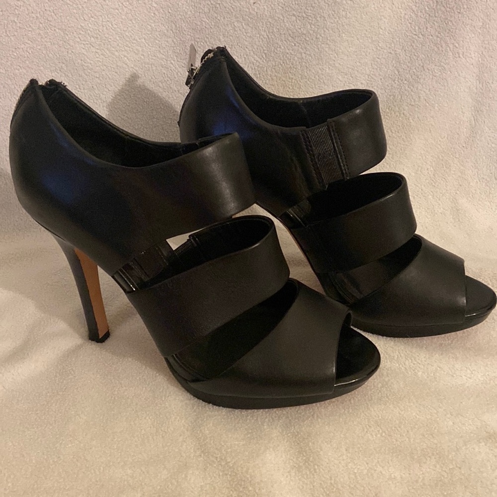 White House Black Market, size 6, never worn